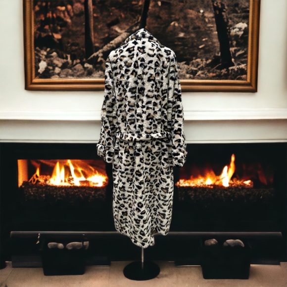 Minky Couture cheetah leopard Robe SO SOFT! - Picture 2 of 2
